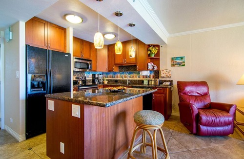 Honokowai Condo | Kaanapali Mornings, lush gardens & ocean glimpses