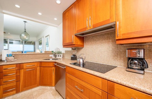 Napili Apartment | Kapalua Bay Villas Large Master Suite 3 Free Cars KBM Resorts Large Master Suite 3 Units 4 Bedrooms KBV ML-3725