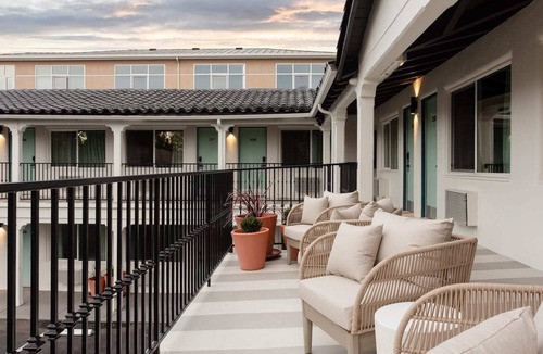 Ventura Apartment | Kasa Palo Alto | Couples Retreat in Silicon Valley