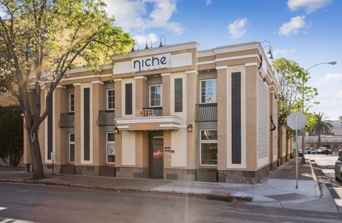 Centennial Apartment | Kasa The Niche | Cozy King, Downtown Redwood City
