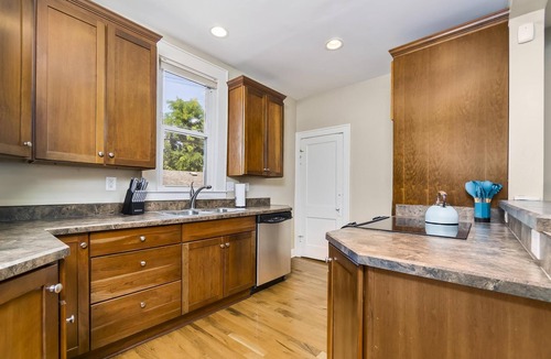Clintonville House | Kelso's Hideout - Secluded neighborhood steps from park - Just off OSU campus