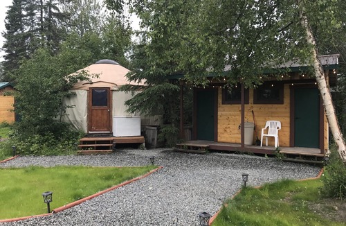 Ridgeway Cabin | Kenai River Fishing 20 foot yurt