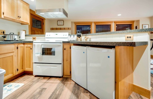 Ketchikan Apartment | Ketchikan Apt - Walk to Refuge Cove Beach!