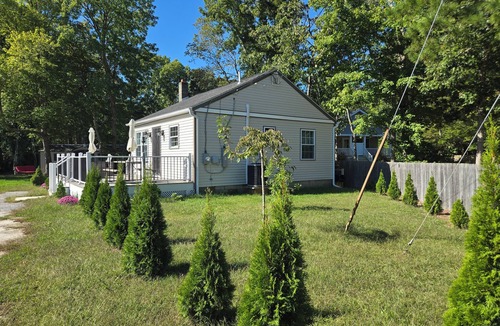 Whitesboro House | Kick back and relax in this calm, stylish home. Luxury newly renovated property