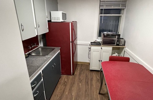 Bridgeland House | King + Double + Shared Hot Tub | Shiraz