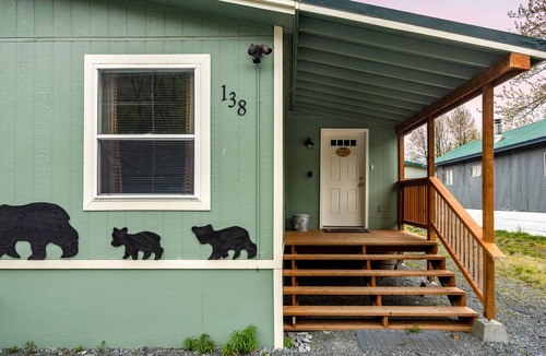 Valdez House | Klondike Cottage | 3 bed 2 bath
