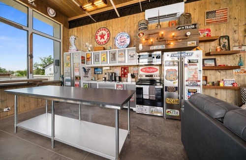 Hanksville House | Krusty`s Motor Suite | Historic Gas Station Converted Retro Neon Garage!