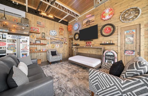 Hanksville House | Krustys Motor Suites - Historic Gas Station Converted to Motor Neon Stay