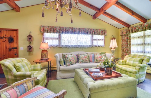 Little Switzerland House | 'La Petite Chalet' w/Blue Ridge Mountain Views!