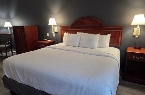 Biggar Hotel | La Quinta Inn and Suites Fort Myers I-75