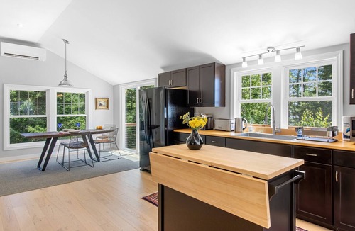 Waldoboro Apartment | La Vita Semplice- Newly-built waterfront home with fast WiFi, furnished deck, & washer/dryer
