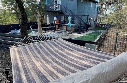 Copperopolis House | Lady Luna Lake House & Bungalows by Lake Tulloch