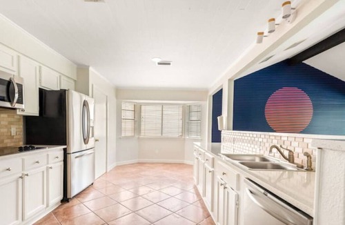Willis House | Lake Conroe - Kayak, Paddle Boards, Fishing, Pool Table, Pet Friendly!