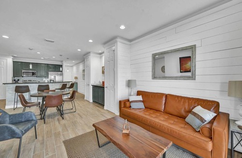 Seven Coves Condo | Lake Conroe Waterfront | Pool & Boat Ramp | Seven Coves Resort | Near Dining & Family Fun