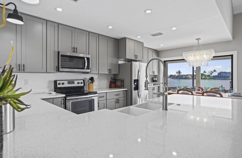 Fort Myers House | Lake Front, Free Amenities Heated Pool, Spa, Kayaks, Bikes, Fishing gear & More