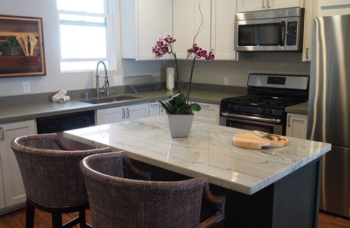 Oakland Apartment | Lake Merritt Beauty - WIFI, Parking, Sleeps 4