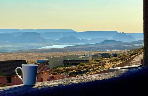 Greenehaven Condo | Lake Powell Lone Rock View Home, Twin King Master Stes, Close to Beach, Marinas,