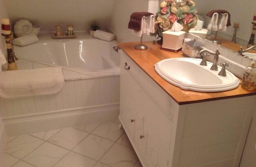 Phippsburg Bed & Breakfast | Lake View Suite with wall of windows w south exposure, Large King, Ensuite Bath