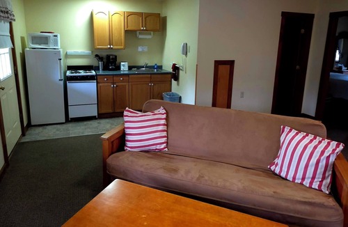 Dryden Apartment | Lakefront 2BR Suite w/Kayaks, Kitchen & Porch at Wilson Lake Inn
