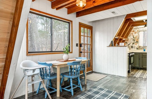 Innsbrook Ski Chalet | Lakefront A-Frame with Dock & Kayaks