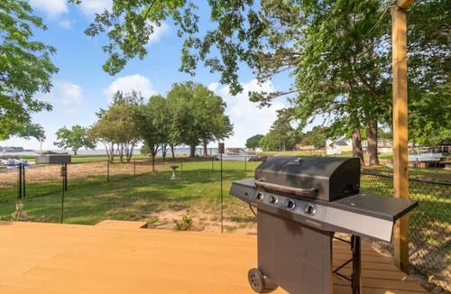 Tool House | Lakefront Bliss at Cedar Creek: Fire Pit & Views