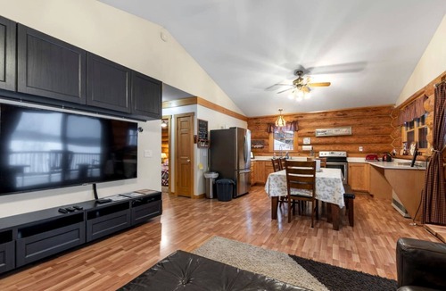 Pittsburg Cabin | Lakefront Cabin Incredible for a Peaceful and Serene Getaway in New Hampshire