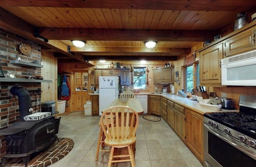 Beaver Cove Cabin | Lakefront Cabin on a Double Lot w/500