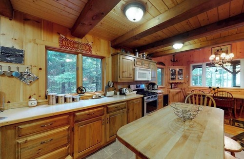 Beaver Cove Cabin | Lakefront Cabin on a Double Lot w/500