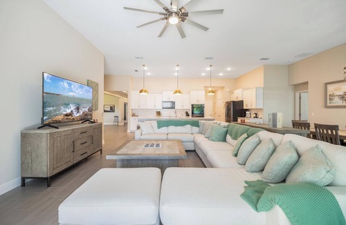 Mariner House | Lakefront Estate W/3 King Beds, 5 Bedrooms, Pool & Spa, Pool Table, 3129 Sq Ft
