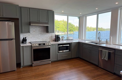Dedham House | Lakefront for 15, private beach and dock