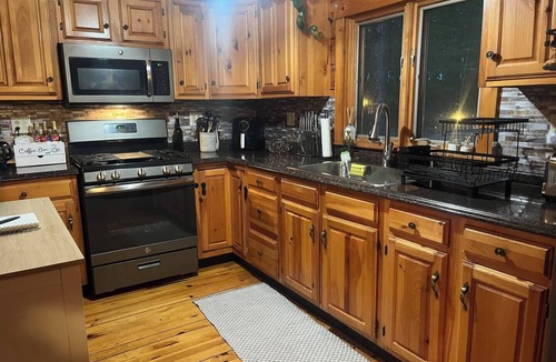 Wales House | Lakefront Log Cabin Getaway on Sabattus Pond - Dog Friendly!