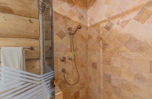 North Pole Cabin | Lakefront Luxury Log Home With Spa & Aurora Views