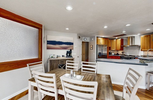 Bayshore - Klatt House | Lakefront Luxury on Campbell Lake – Spacious Anchorage Escape with Stunning View
