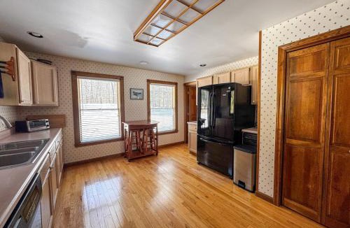 Purgatory House | Lakefront Peninsula Retreat, 4BR with Private Dock!