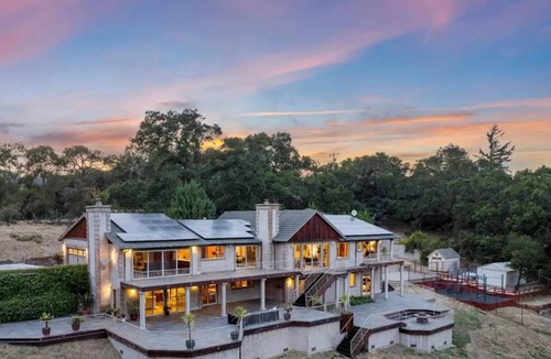 Woodside House | Lakefront Redwood Retreat 15 Minutes from Stanford - downstairs unit only