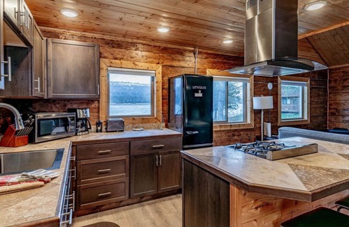 Homer Cabin | Lakeshore Lodging Cabins