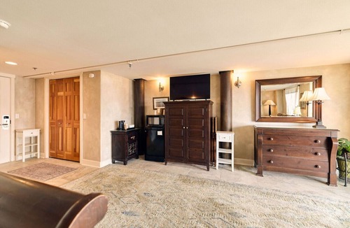 Homer Condo | Lakeshore Lodging Lodge 605