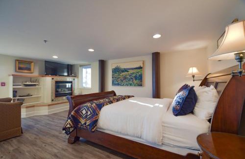 Homer House | Lakeshore Lodging Lodge 615