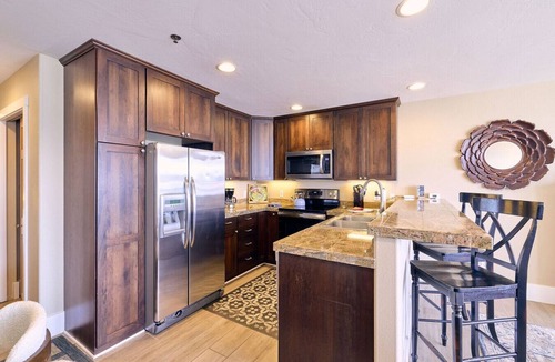 Homer Condo | Lakeshore Lodging Lodge 720