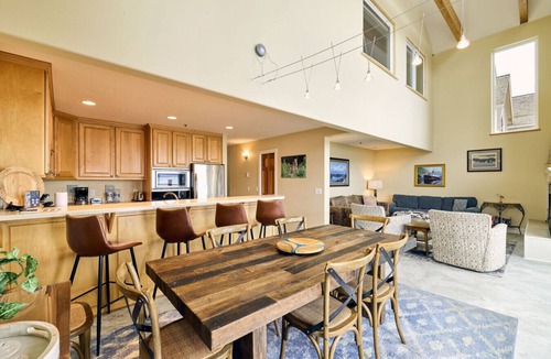 Homer Condo | Lakeshore Lodging Lodge 705