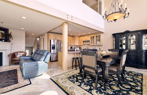 Homer Condo | Lakeshore Lodging Lodge 719