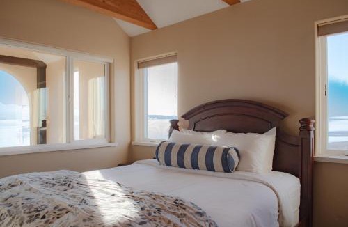 Homer House | Lakeshore Lodging Lodge 722