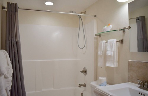 Homer Condo | Lakeshore Lodging Ocean Front Lodges
