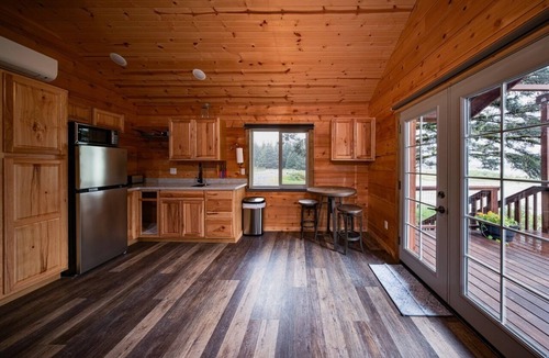 Chiniak Cottage | Lakeside Cottage: Serene Retreat at Friends by the Ocean