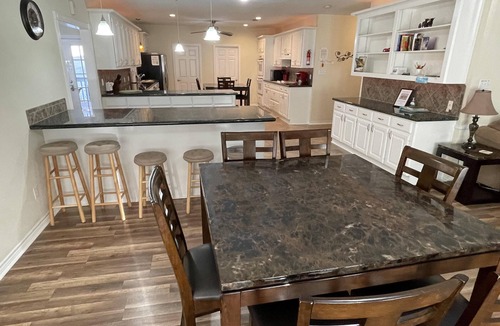 Crockett House | "Lakeside" Kayaks, dock with boat house, huge porch and much more