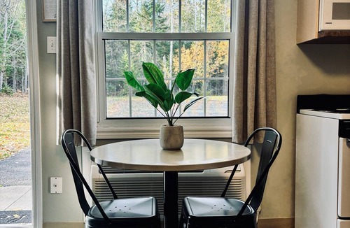 Plaster Rock Hotel | Lakeside Stays