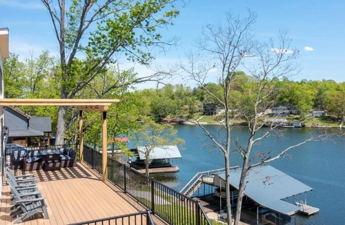Williamstown House | Lakeside, Water-view, 7 miles to Ark, 4BR for 14