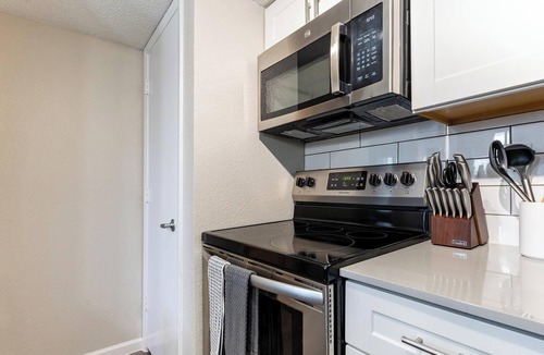 North Arlington Apartment | Landing Apartments Near AT&T Stadium & Six Flags