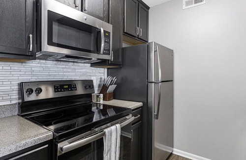 Lewis Center Apartment | Landing at Lake Club at Polaris - 1 Bedroom in Downtown Columbus