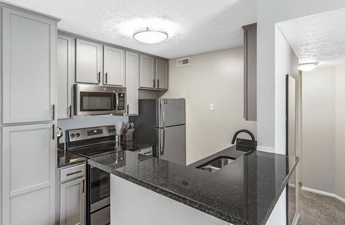 Lewis Center Apartment | Landing at Oak Creek at Polaris - 1 Bedroom in Downtown Columbus